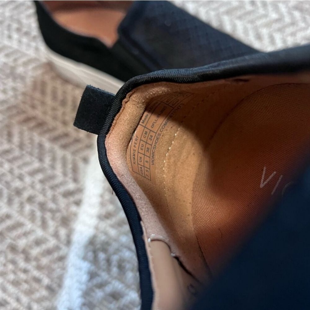 VIONIC Kimmie Perf Slip On - Picture 5 of 5